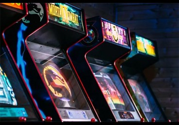 Were arcades popular in the 90s?